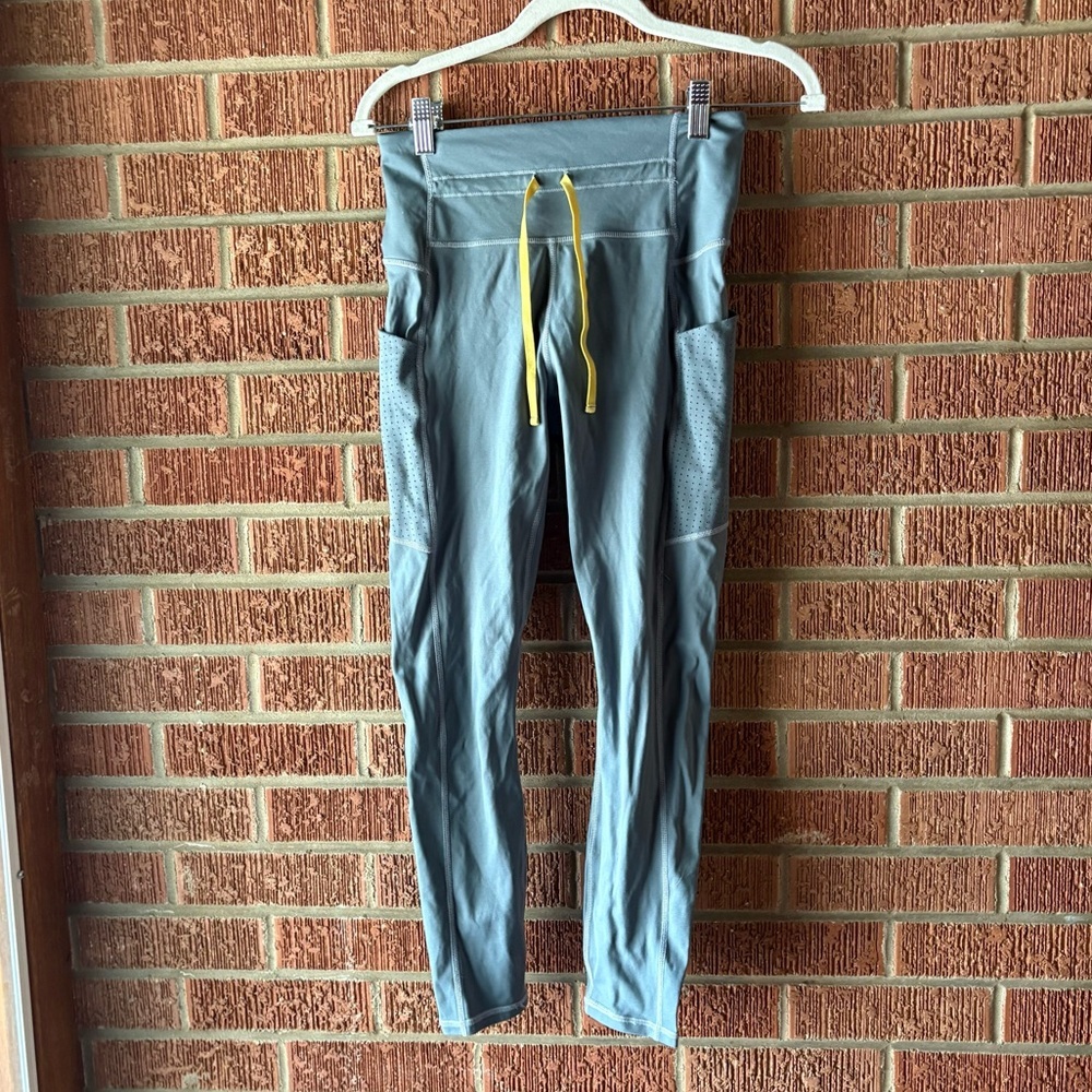 Fabletics Light Gray Drawstring Workout 7/8 High Waisted Legging Size Small